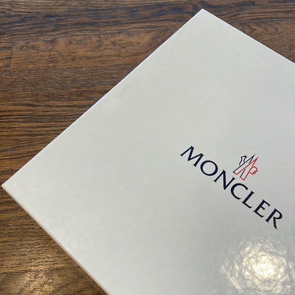Moncler white shoe box - Picture 10 of 13